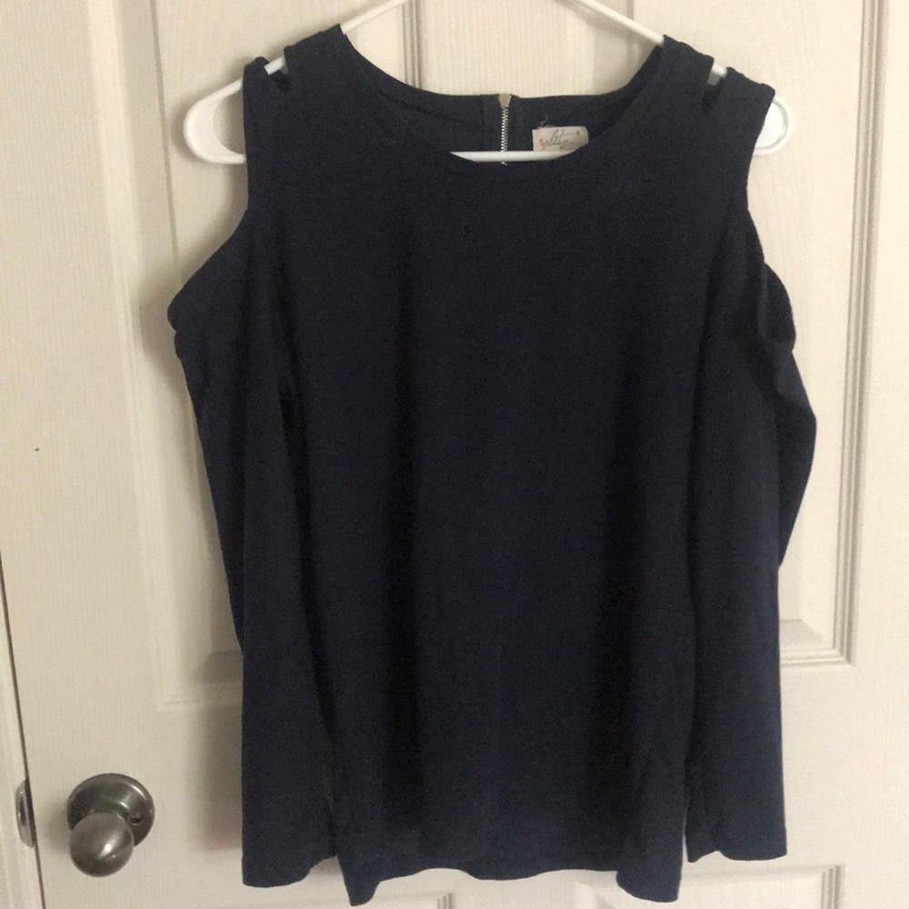 Cute blue blouse with cut-out sleeves